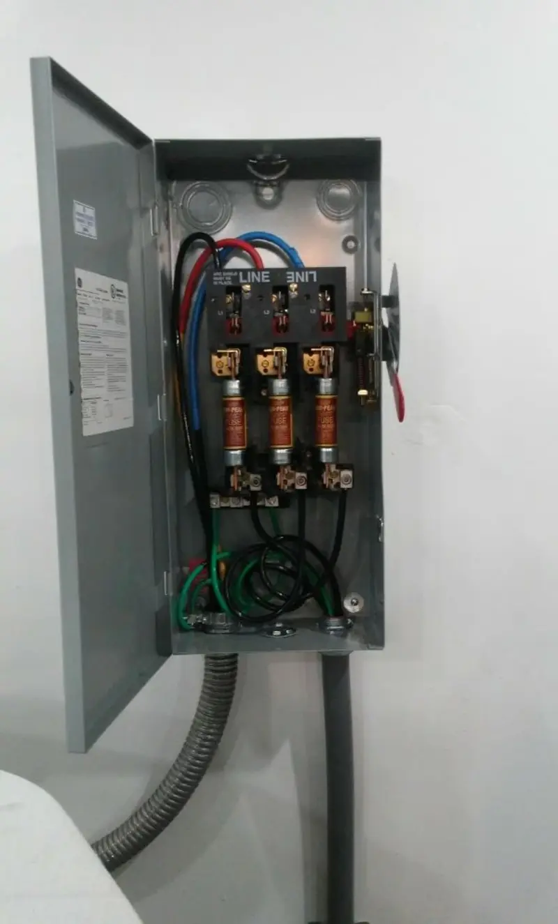 Three-phase disconnect switch installed for Smoke Detector Installation in Mulberry